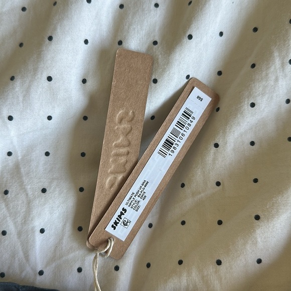 NWT SKIMS Ultimate Padded Plunge Pushup Push Up Nipple Bra Black ONYX 40B - Picture 8 of 11